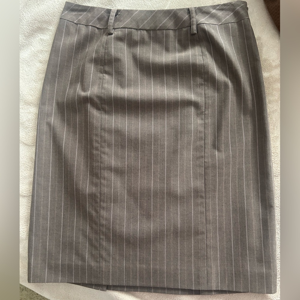 Ladies Valerie Steven’s skirt, size 2.